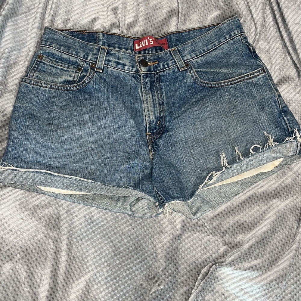 Levis 550 High Rise Cut Off Distressed Vintage Med Blue Wash Denim Short sz 33